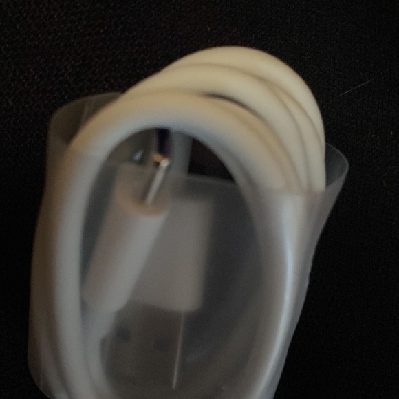 Charger C and earphones - Picture 4 of 4